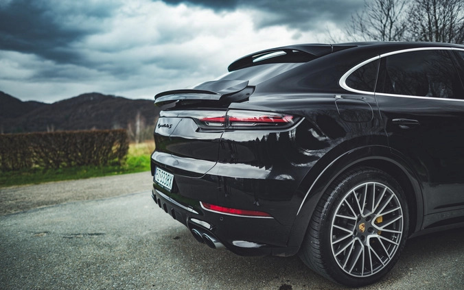 Porsche Cayenne cena 595000 przebieg: 54000, rok produkcji 2019 z Sanok małe 254